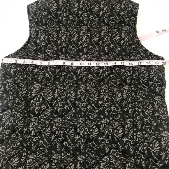 Jane Ashley lightweight puffer vest - Picture 5 of 6